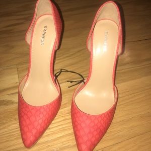 NWT! High Heel Coral pumps